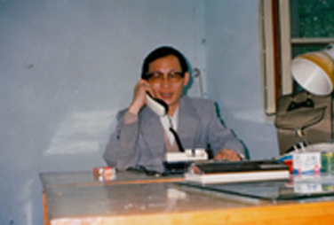 1985年，创办武汉三色五金机电经营部